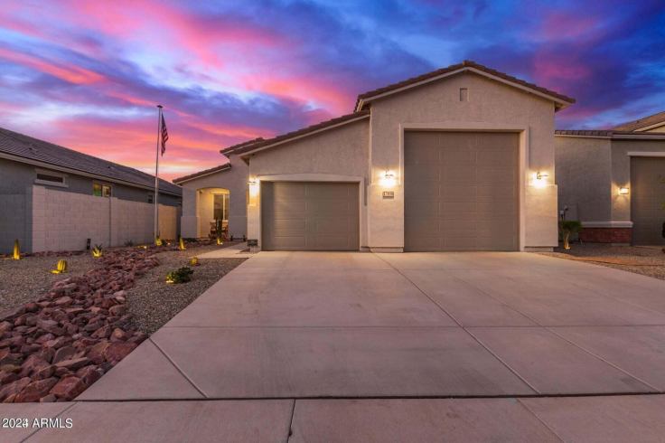 Deal of the Week – Single level home & RV Garage